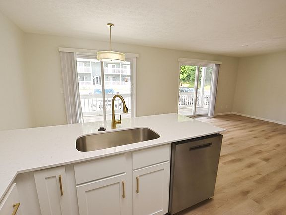 4th image of 18085 Bulla Rd Unit 5B