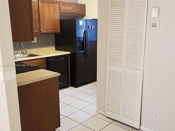 4th image of 512 Gardens Dr APT 104