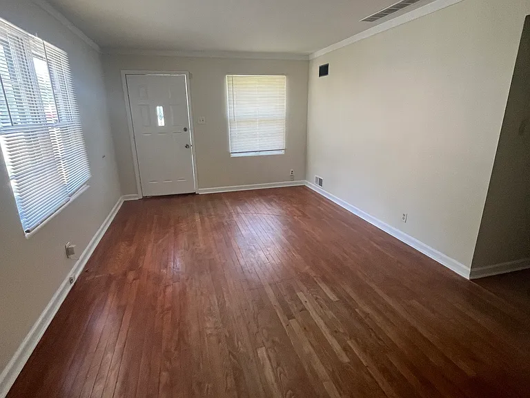 1126 Allison Ave — Photo 4
