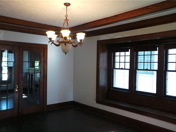 4th image of 606 Clark St