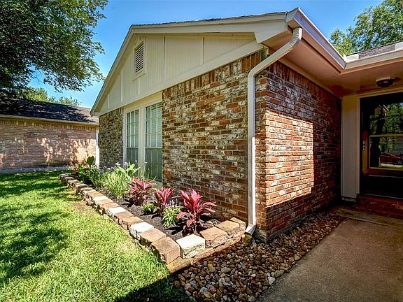 3rd image of 819 Sundance Valley Dr