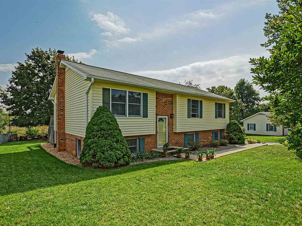 1st image of 211 Cambridge Dr
