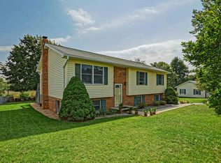 211 Cambridge Dr, Stuarts Draft, VA 24477