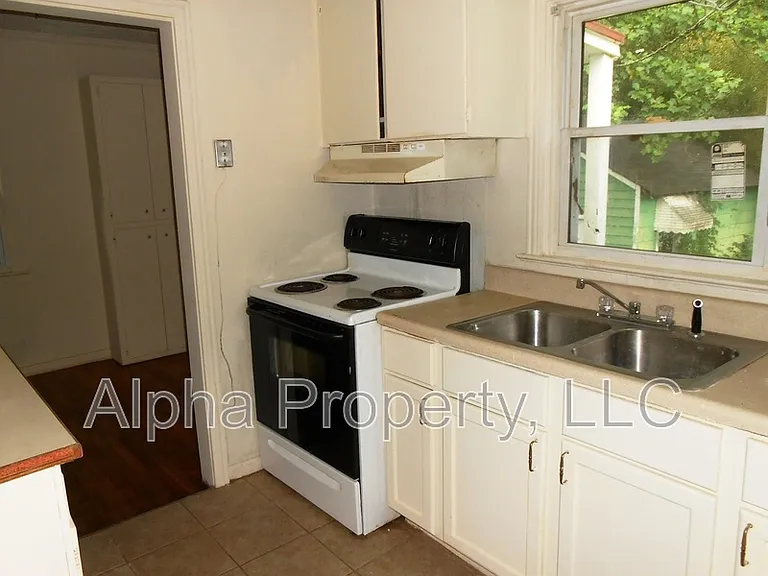 31 Foxhall Rd — Photo 6