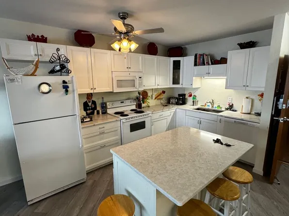 315 Park Lake Blvd APT 411, Detroit Lakes, MN 56501
