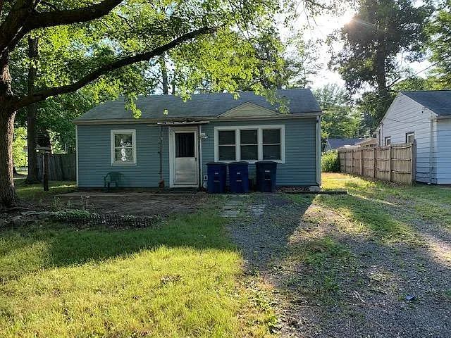 725 Davidson Ave photo 1