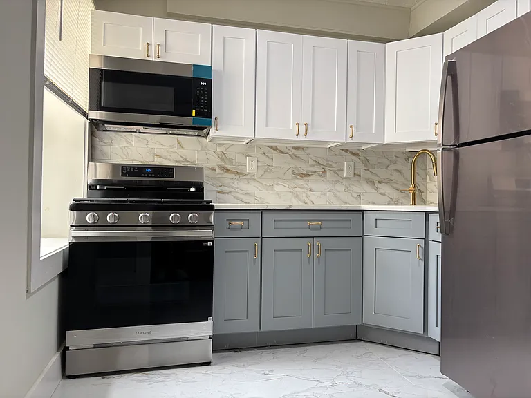 70A103 Circular Ave — Photo 1