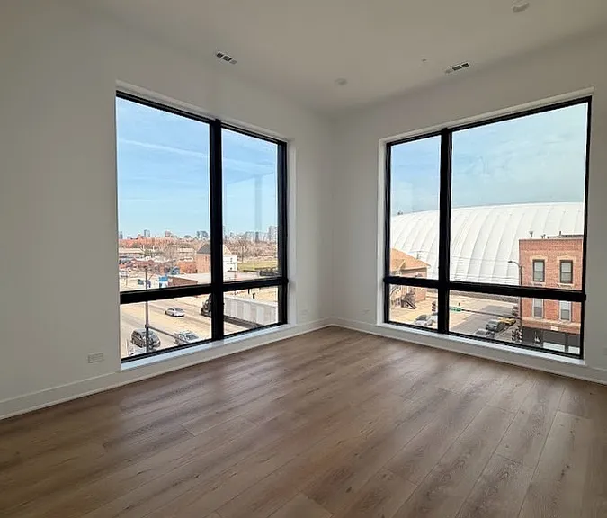 1320 S Ashland Ave #401 — Photo 2