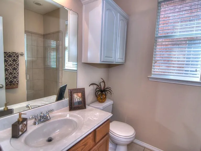 9400 Woodhurst Dr — Photo 22