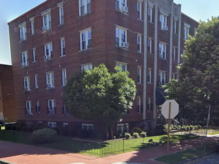425 D St SE #405 — Photo 1