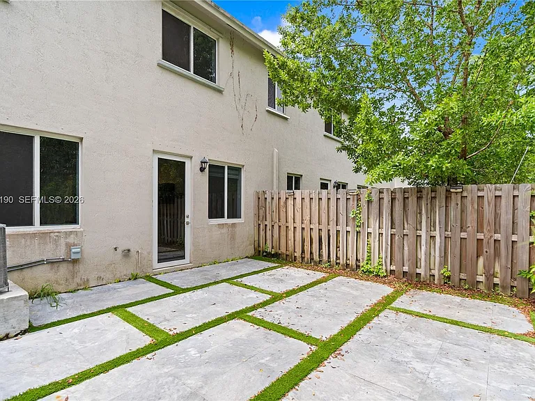 1385 NW 208th Ter #1385 — Photo 25