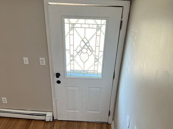 2nd image of 77 Floyd St Floor 1