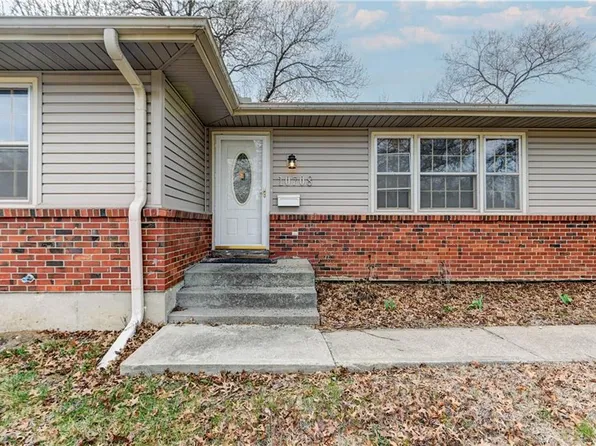 10708 Saint Catherines Ln, Kansas City, MO 64137