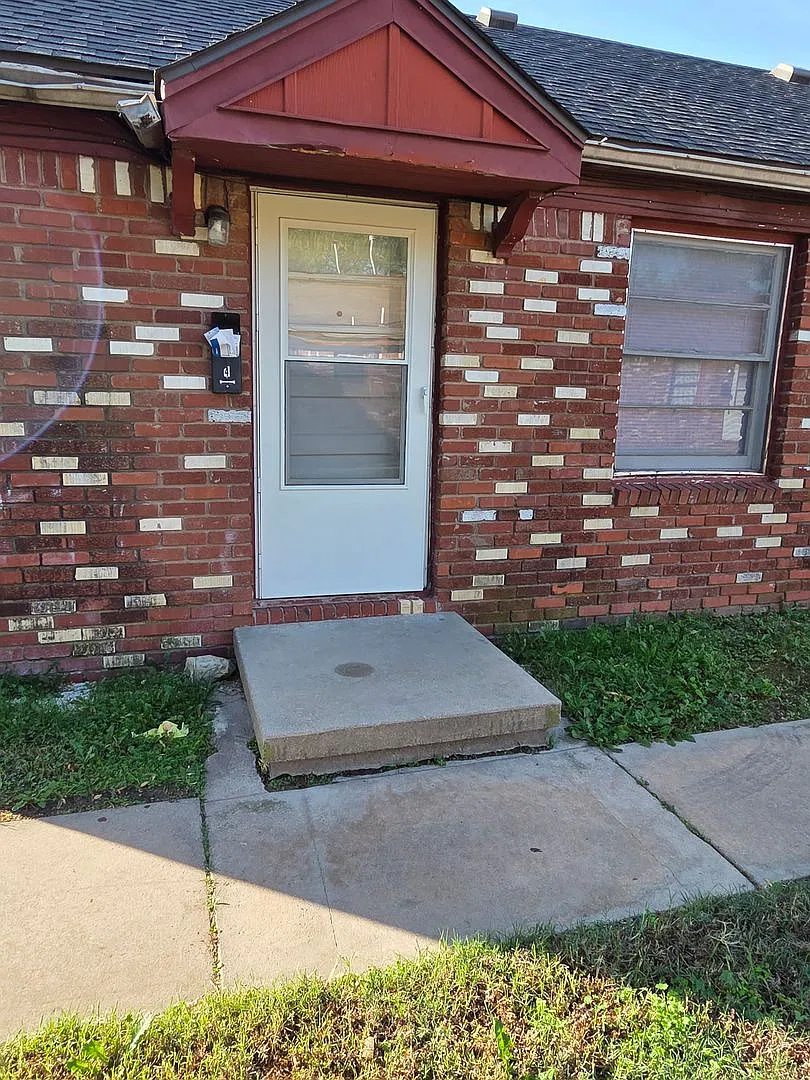 1836 S Hiram St — Photo 2
