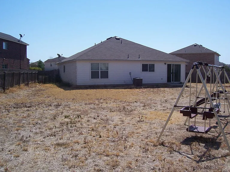 313 Edgewood Cv — Photo 17