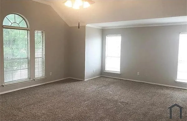 2127 Stillwater Dr — Photo 9