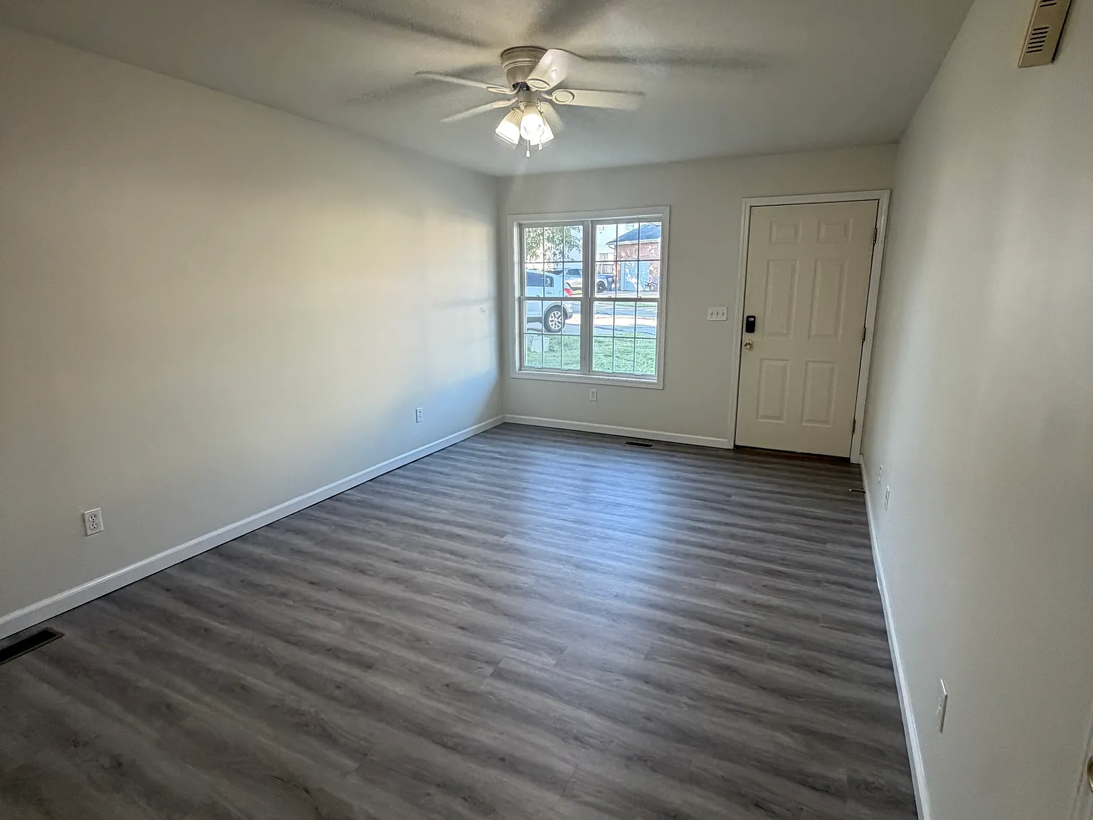 3 bed, 2.5 bath, 1524 sqft, $1,600 — Photo 3