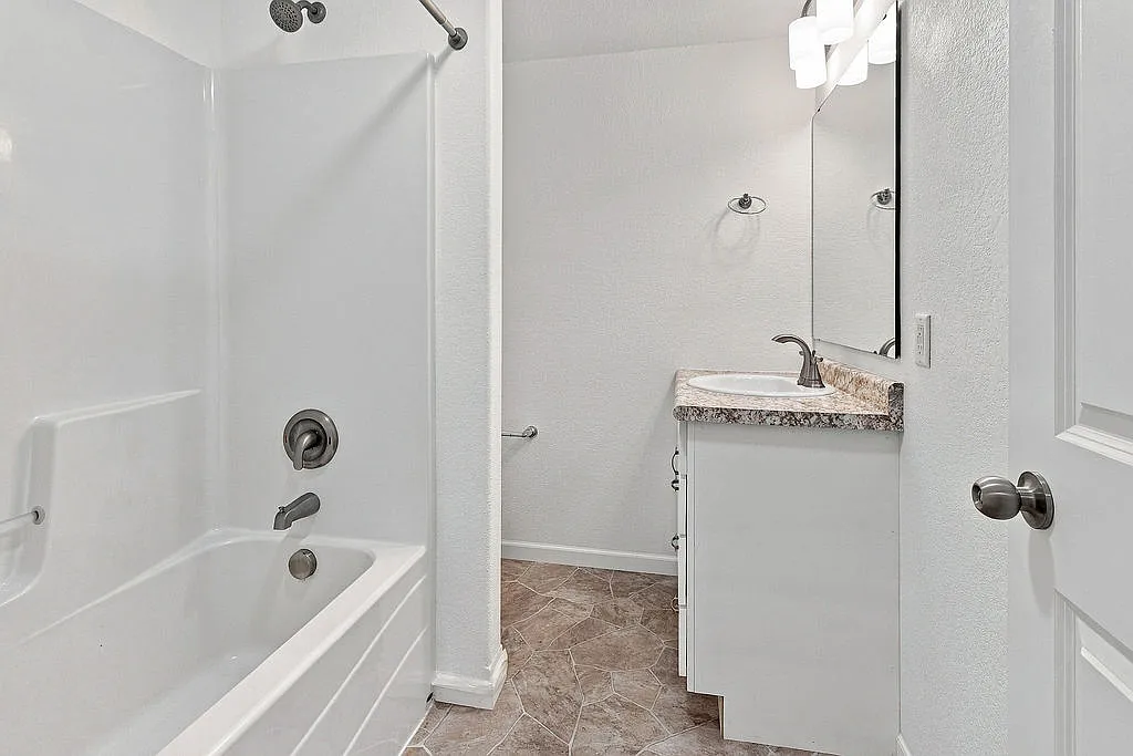 1625 10th Ave E #210 - 1 — Photo 2