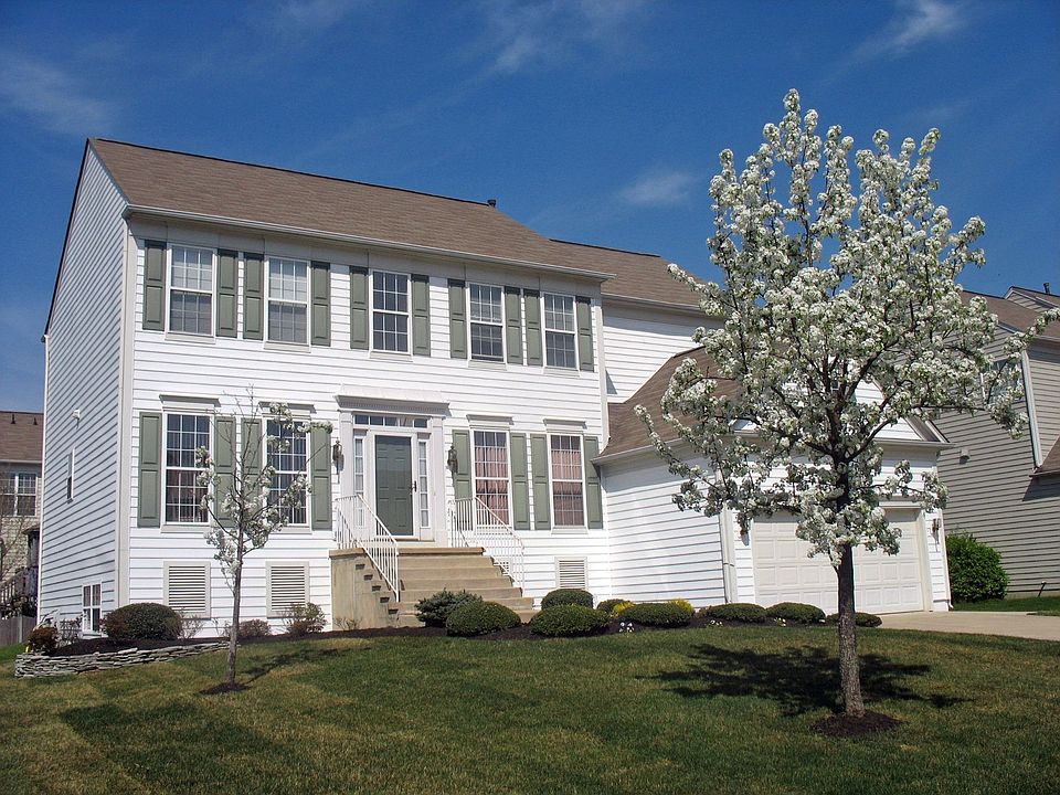 2 Story Colonial w/English Basement