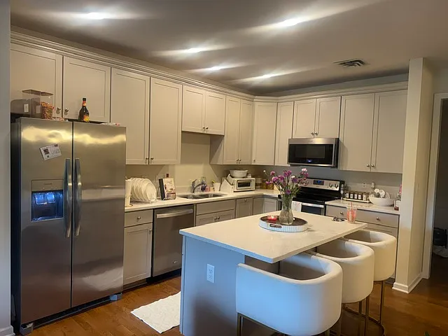 2 bed, 1325 sqft, $3,100 — Photo 3