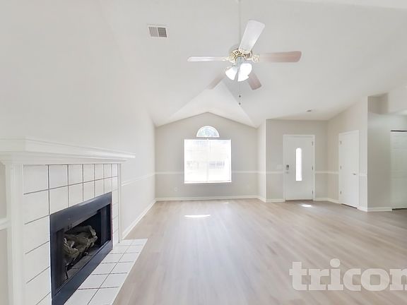 2nd image of 425 Northshore Ct