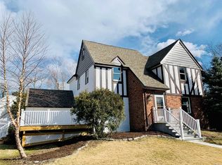 25 Greenway Ter, Babylon, NY 11702