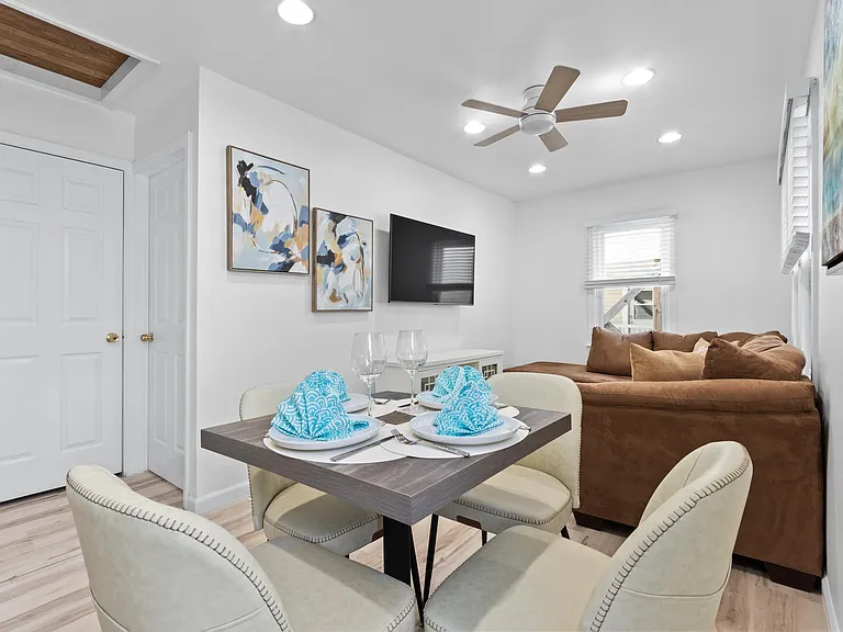14 N Adams Ave — Photo 20
