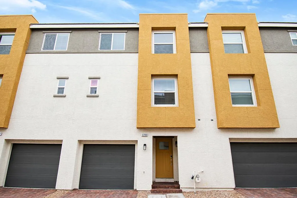 3 bed, 2.5 bath, 1847 sqft, $2,650 — Photo 1