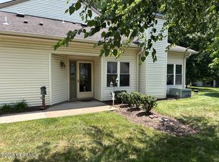 218 Ravenswood Rd, Englishtown, NJ 07726