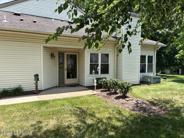 218 Ravenswood Road, Englishtown, NJ 07726