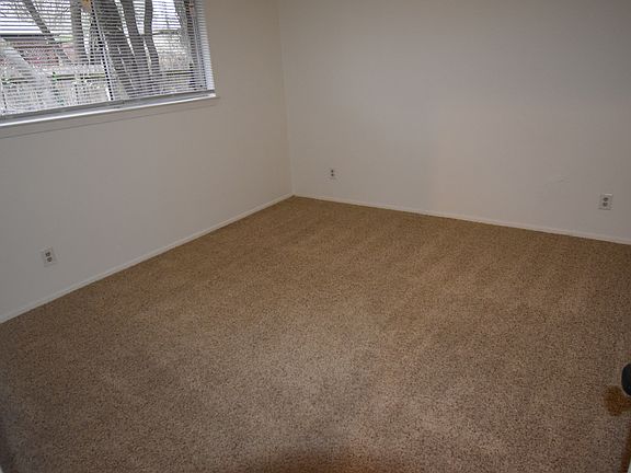2nd image of 11300B Oakwood Dr