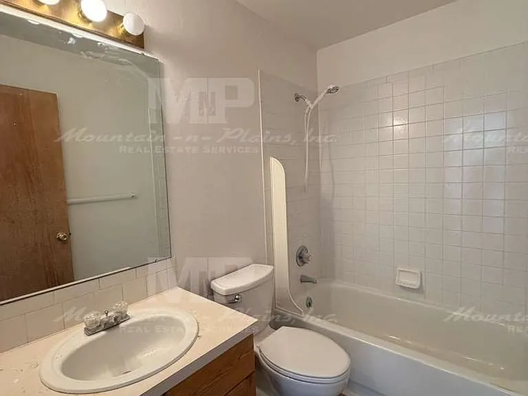 4400 Vista Dr — Photo 11