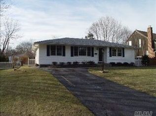 36 Mills Pond Rd, Saint James, NY 11780