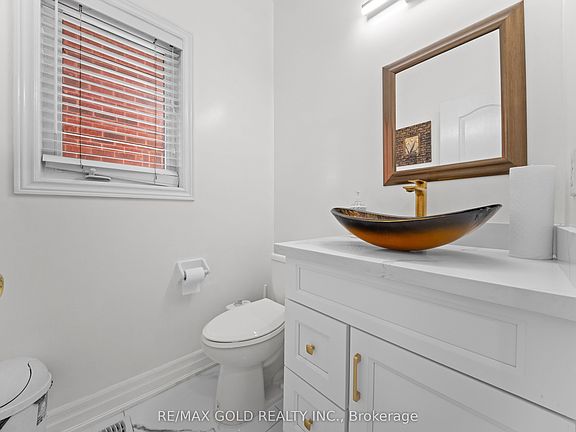 3rd image of 19 Attview Cres