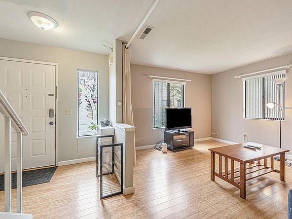 4th image of 348 Park Place Drive