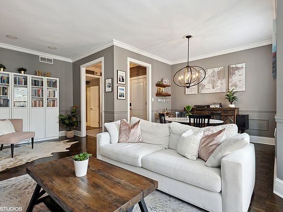 4th image of 509 W Roscoe St APT 3E