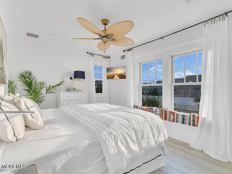 985 Ocean Ave — Photo 25