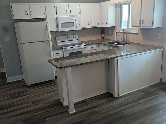 4th image of 1763 Rolling Hills Dr