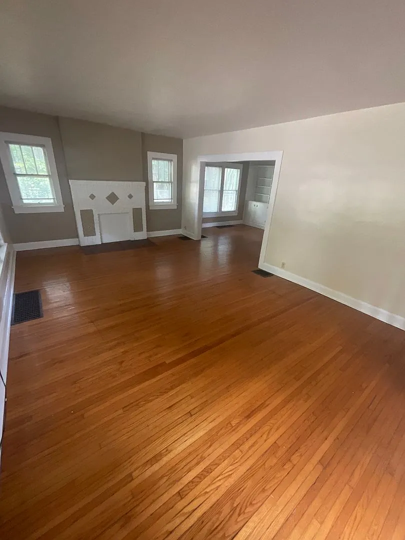 712 East Cottage Grove Avenue — Photo 2