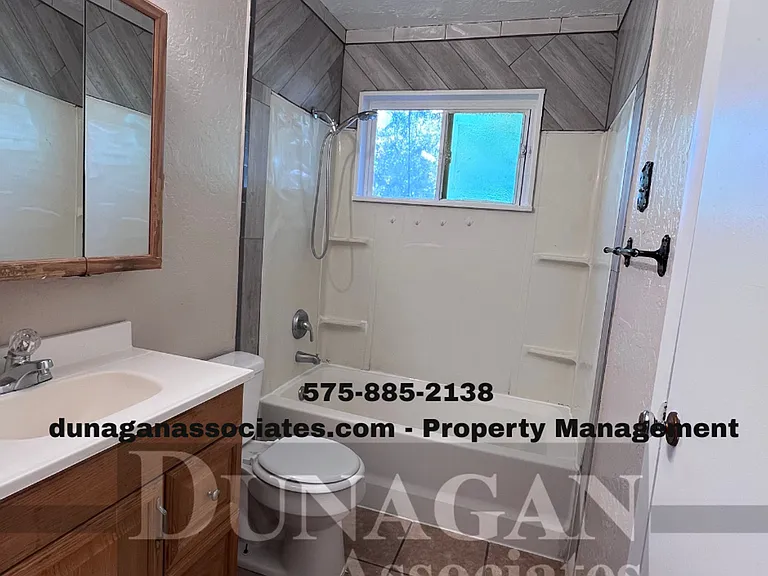 418 N Oak St — Photo 8