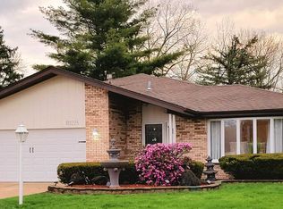 10S225 Kaye Ln, Willowbrook, IL 60527