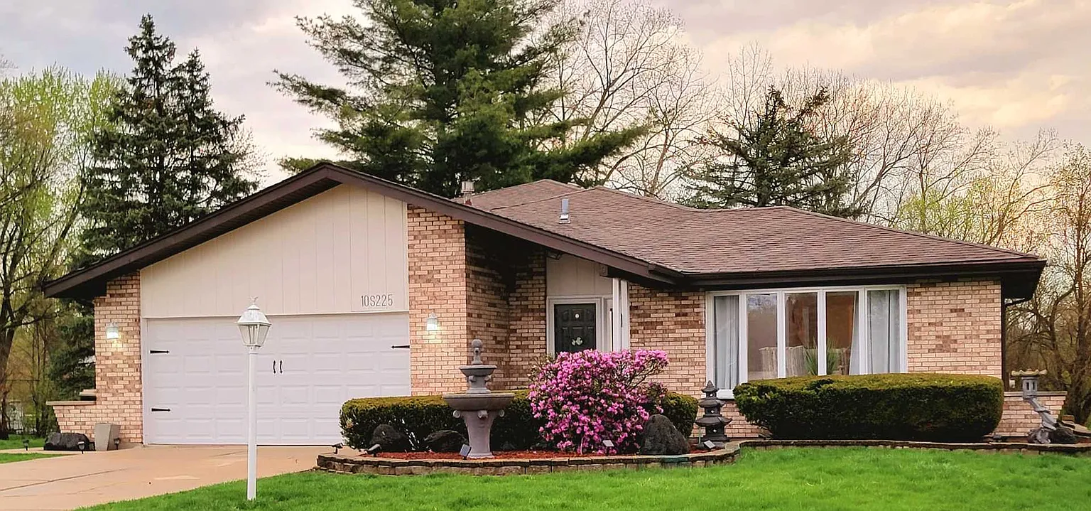 10S225 Kaye Ln photo 1