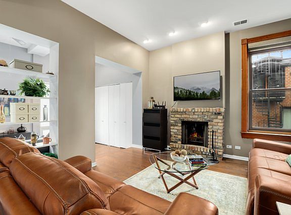 3rd image of 551 W Belden Ave APT 2RW