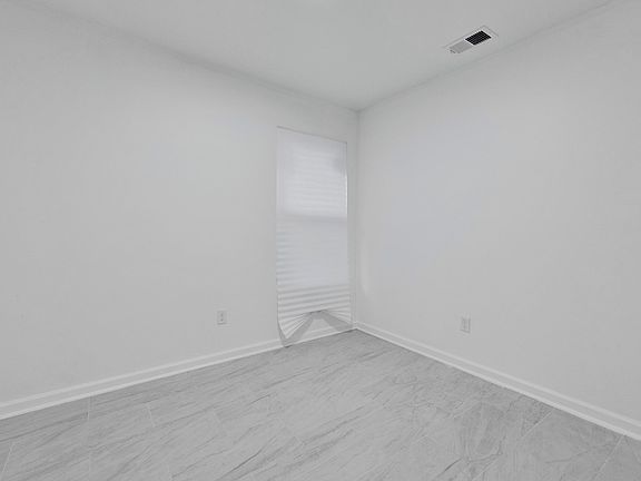 5th image of 932 Emmie St