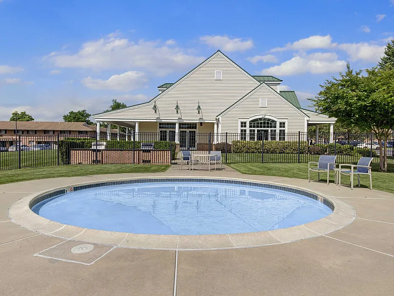 Golf Club Apartments — Photo 16