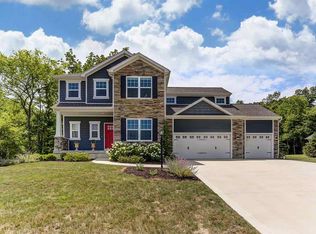 6068 Deer Hollow Rd, Auburn, IN 46706