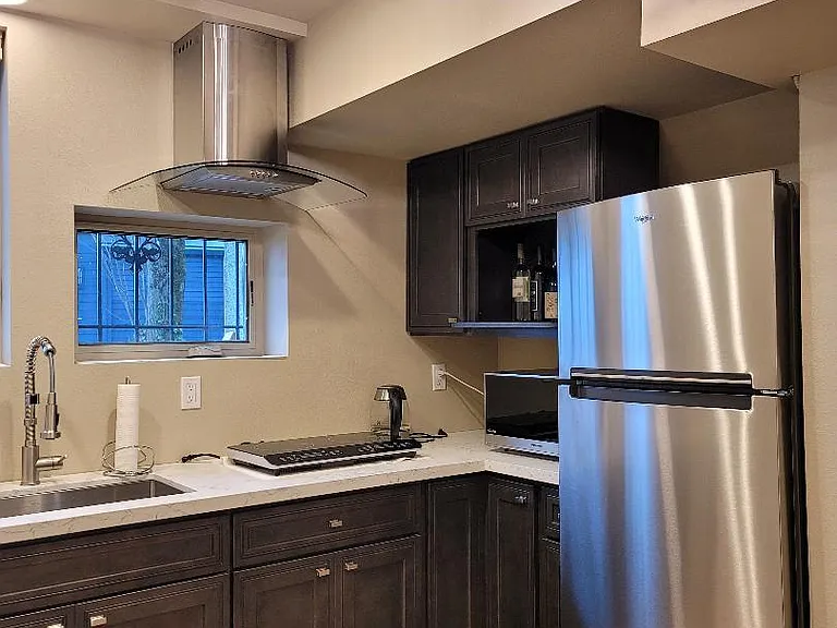 2442 SW Sheffield Ave #B — Photo 1