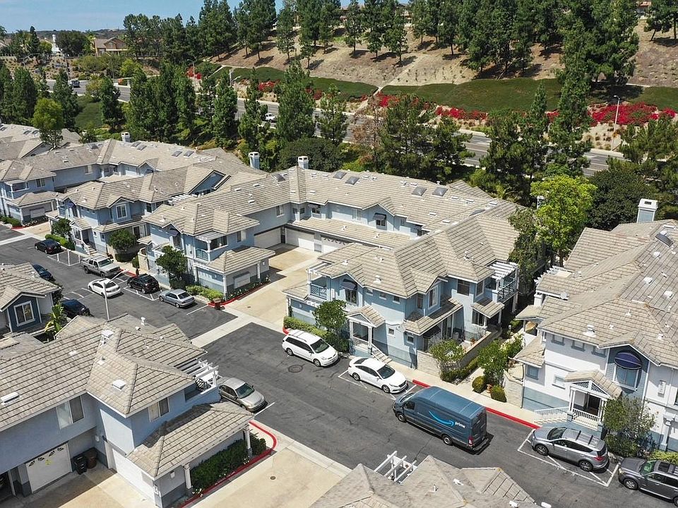 1st image of 25 Breakers Ln