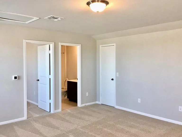 7008 Loretta White Ln — Photo 5