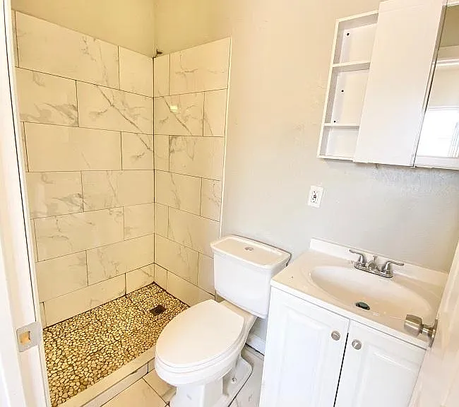580 S Madison Ave — Photo 12
